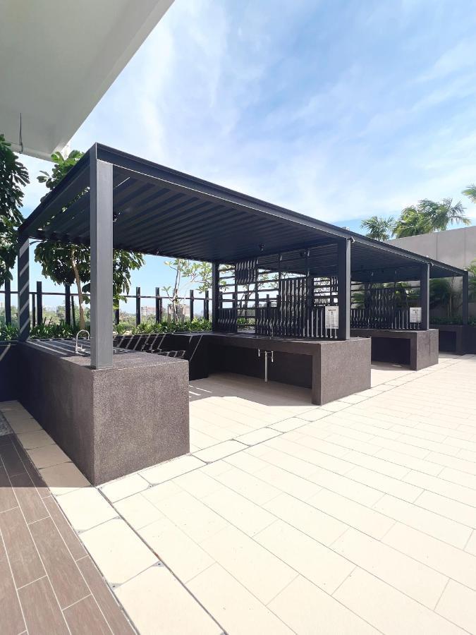 The Apple Residence & Suites Infinity Pool By Nestcove Malacca Exterior photo
